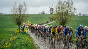 Frühjahrsklassiker-Szene symbolisiert Saisonstart im Radsport